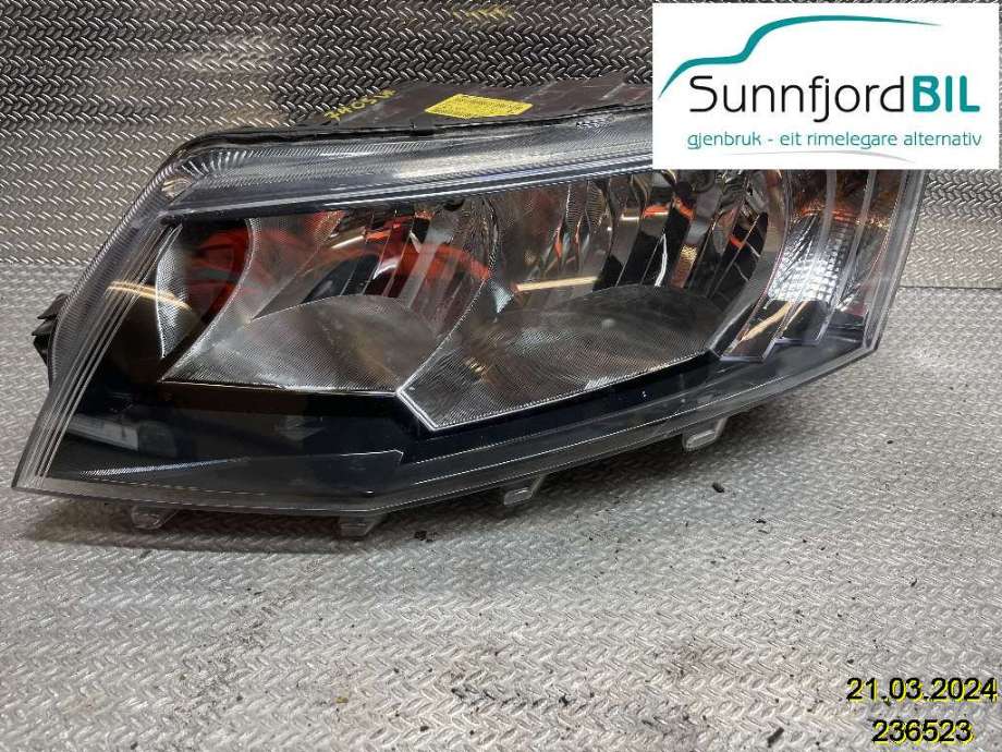 Frontlykt venstre halogen til Škoda Octavia 2013-2016 (Type III, Fase 1)  (SKODA|5E1941017|5E1 941 017|)