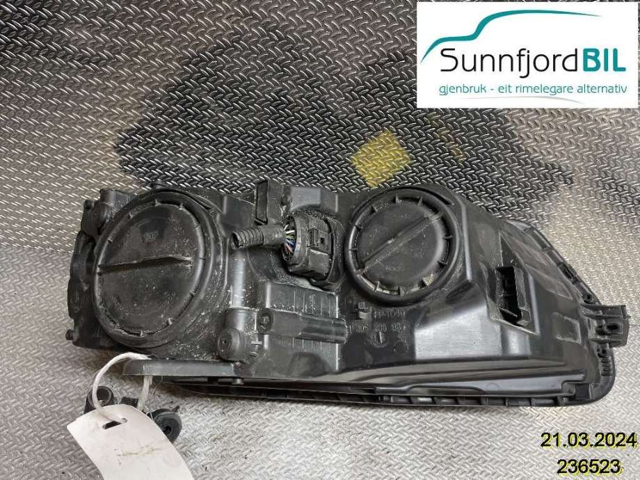 Frontlykt venstre halogen til Škoda Octavia 2013-2016 (Type III, Fase 1)  (SKODA|5E1941017|5E1 941 017|)