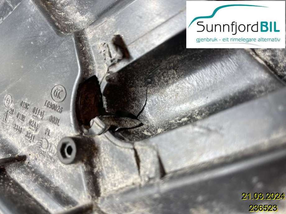 Frontlykt venstre halogen til Škoda Octavia 2013-2016 (Type III, Fase 1)  (SKODA|5E1941017|5E1 941 017|)