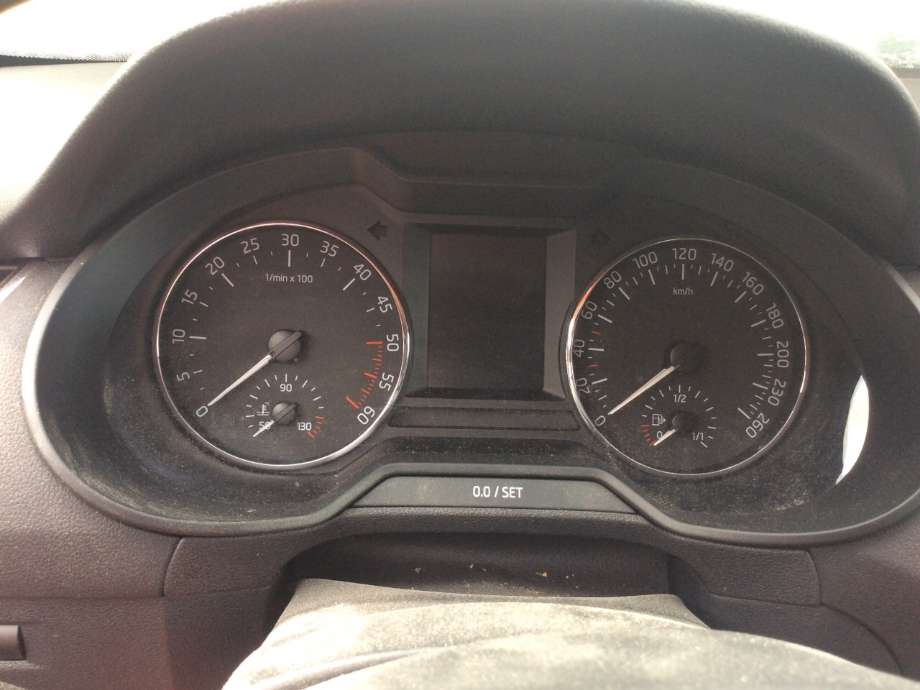 Instrumentpanel til Škoda Octavia, 2013-2016 (Type III, Fase 1)  (SKODA|5E0920861E)