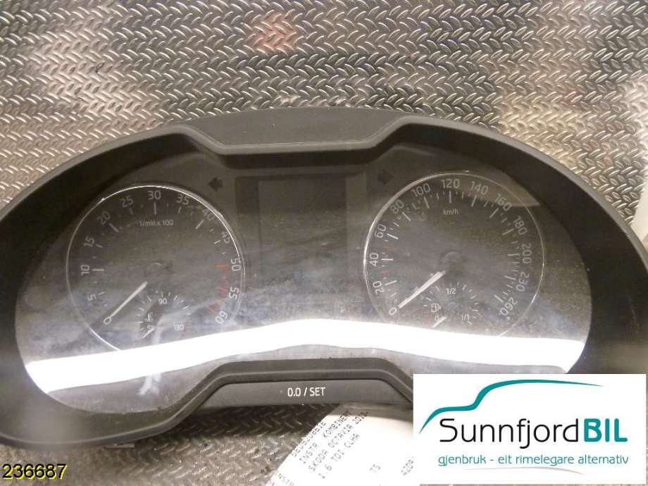 Instrumentpanel til Škoda Octavia 2013-2016 (Type III, Fase 1) (SKODA|5E0920861E|)