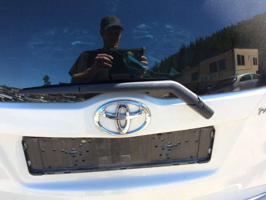 Viskerarm bakrute til Toyota Verso-S, 2011-2015 (COMBI) (COMBI) (TOYOTA|8524152170)