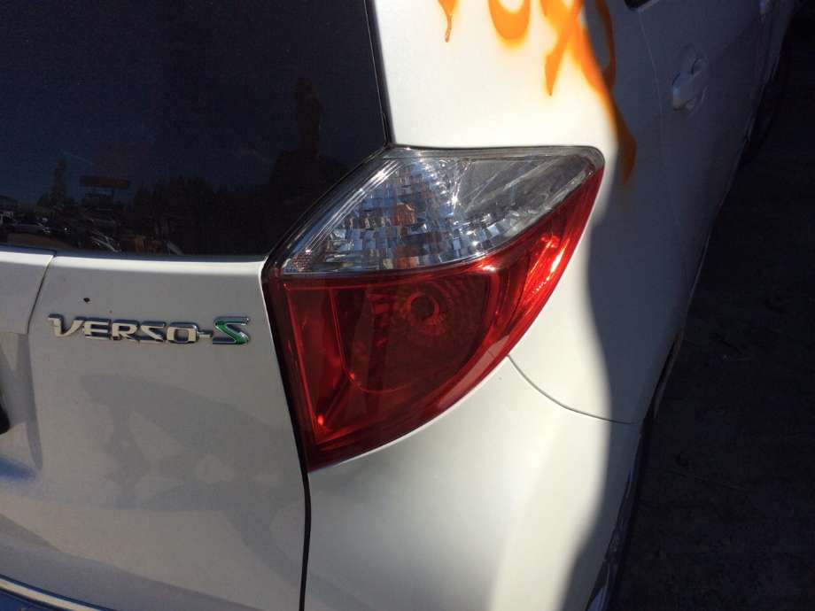 Baklykt høyre til Toyota Verso-S, 2011-2015 (COMBI) (COMBI) (TOYOTA|8155152660)