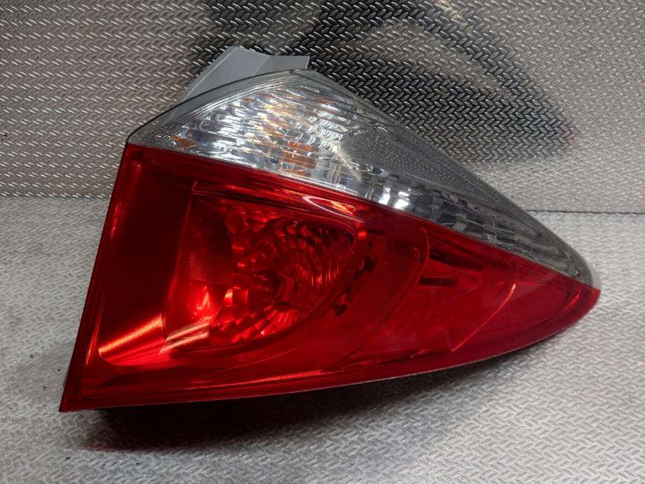 Baklykt høyre til Toyota Verso-S 2011-2015 (COMBI) (COMBI) (TOYOTA|8155152660|81551-52660|)