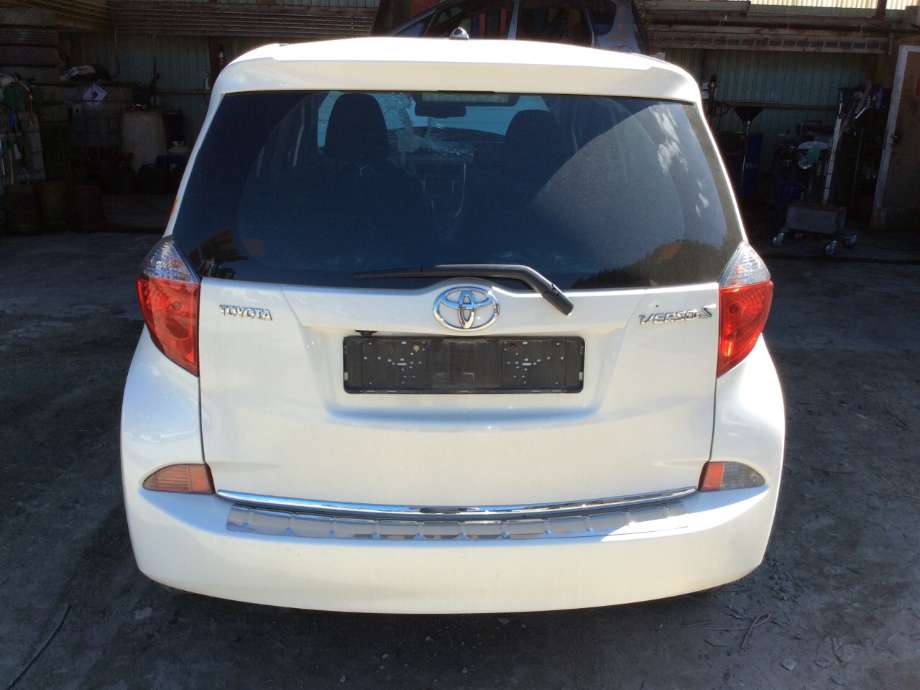Bakluke combi til Toyota Verso-S, 2011-2015 (COMBI) (COMBI) (TOYOTA|6700552A80)