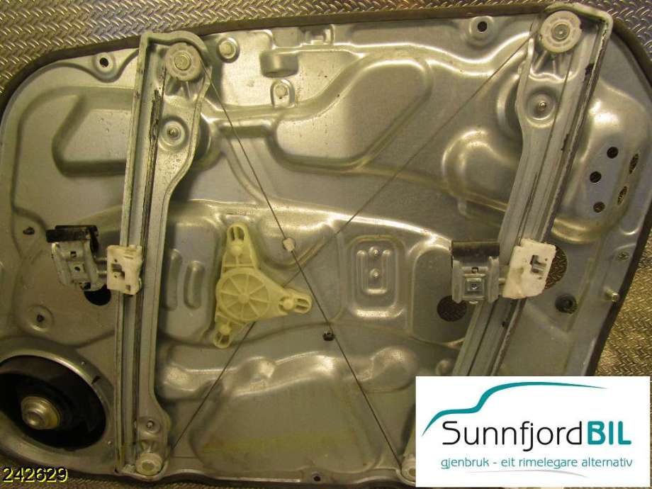 Ruteheis til Hyundai i30, 2007-2012 (Type I)  (HYUNDAI|824702R010)
