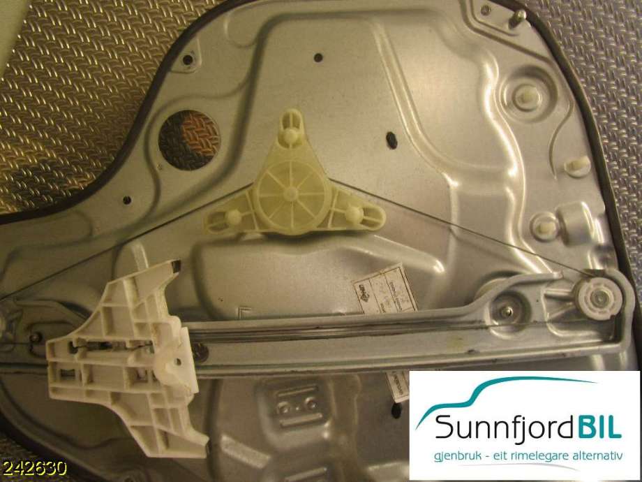 Ruteheis til Hyundai i30, 2007-2012 (Type I)  (HYUNDAI|834702R250)