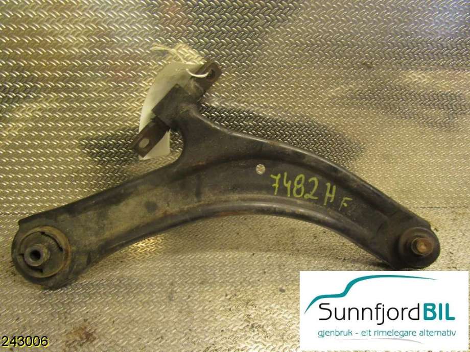 Bærebru høyre foran nedre til Nissan Qashqai, 2007-2010 (Type I, Fase 1) (NISSAN|54500JD000)