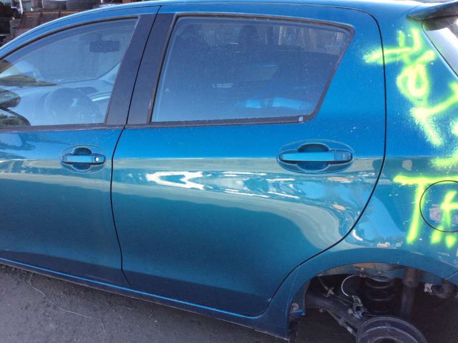 Dør venstre bak til Toyota Yaris, 2012-2014 (Type III, Fase 1)  (TOYOTA|)