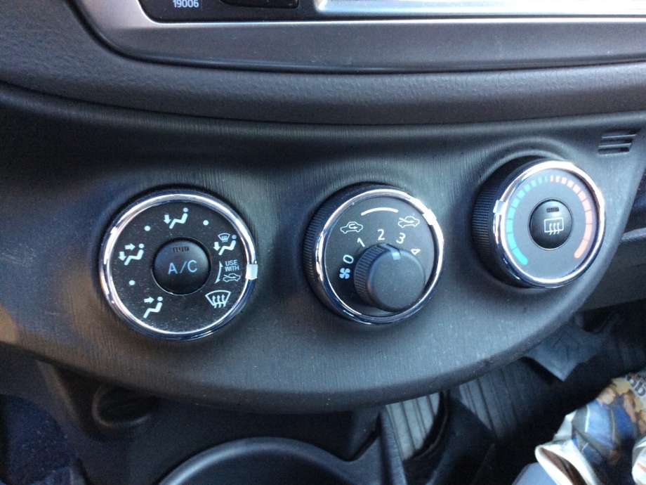 Varmeapparat betjening til Toyota Yaris, 2012-2014 (Type III, Fase 1)  (TOYOTA|)