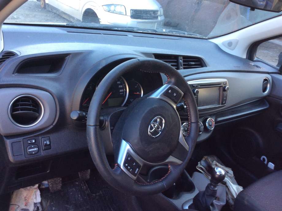 Dashbord til Toyota Yaris, 2012-2014 (Type III, Fase 1)  (TOYOTA|)