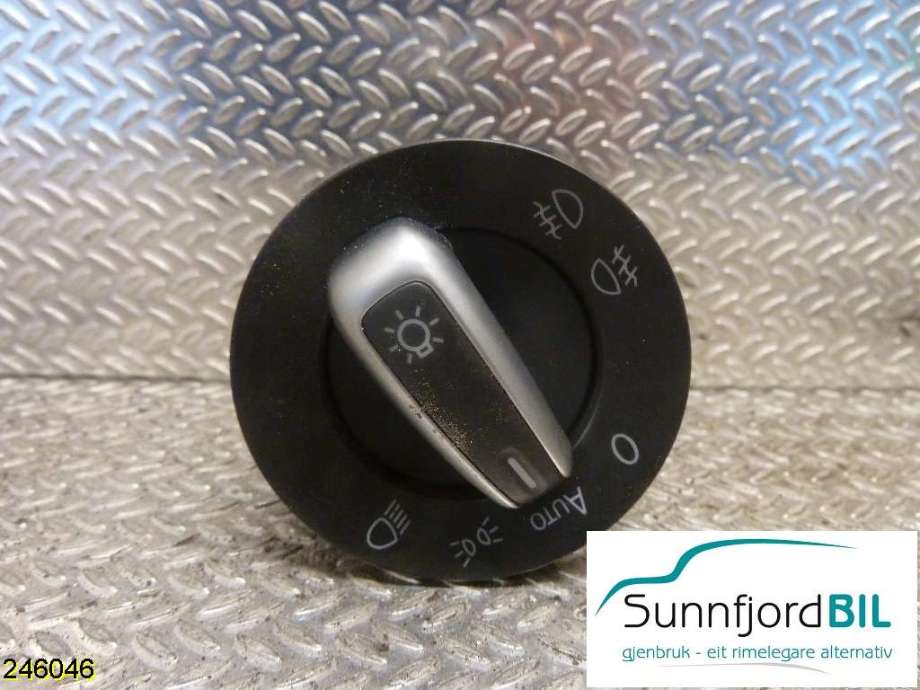Bryter lys til VW Golf VI 2008-2012  (VOLKSWAGEN|3C8941431A|)