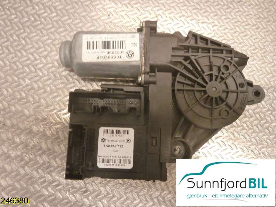 Ruteheis høyre til VW Caddy 2010-2015 (Type III, Fase 2)  (VOLKSWAGEN|5K0959792|)
