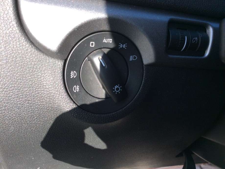 Bryter lys til Škoda Yeti, 2014-2017 (Fase 2)  (SKODA|5L0941431E)