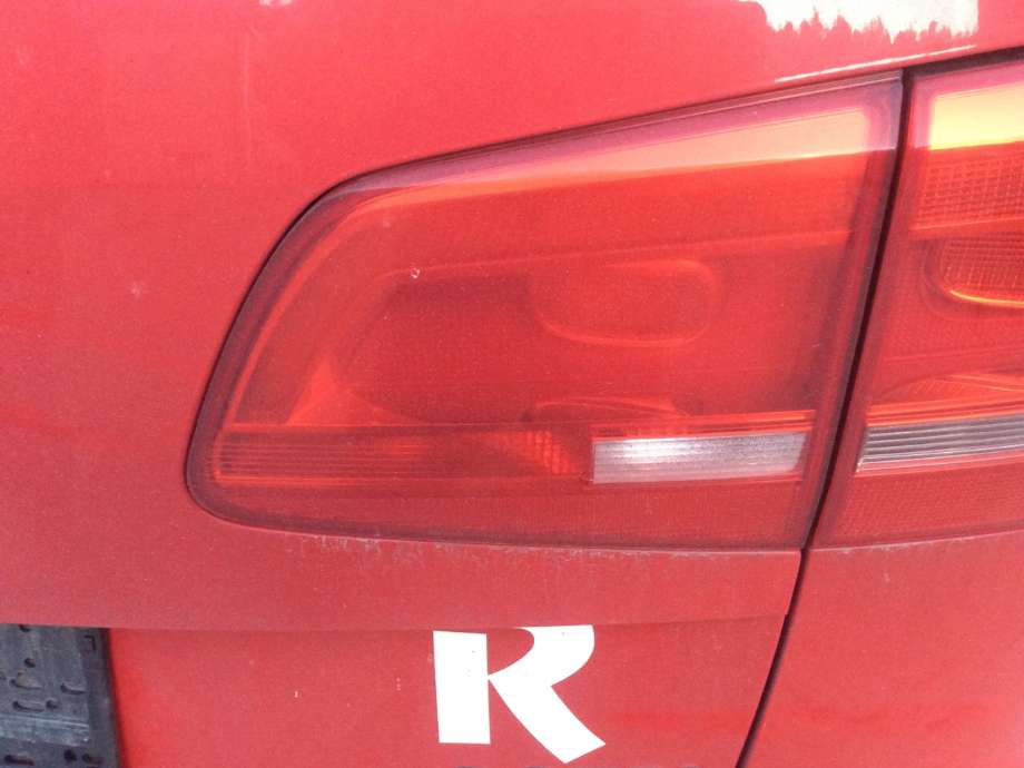 Baklykt høyre indre til VW Touran, 2010-2015 (Type I, Fase 3)  (VOLKSWAGEN|)