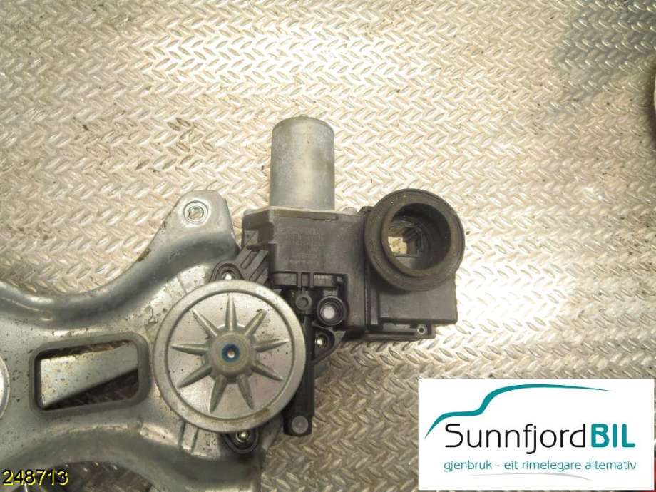 Ruteheis høyre til Toyota Prius +7 2012-2020 (Type III) (stasjonsvogn) (stasjonsvogn) (TOYOTA|8572047170|)