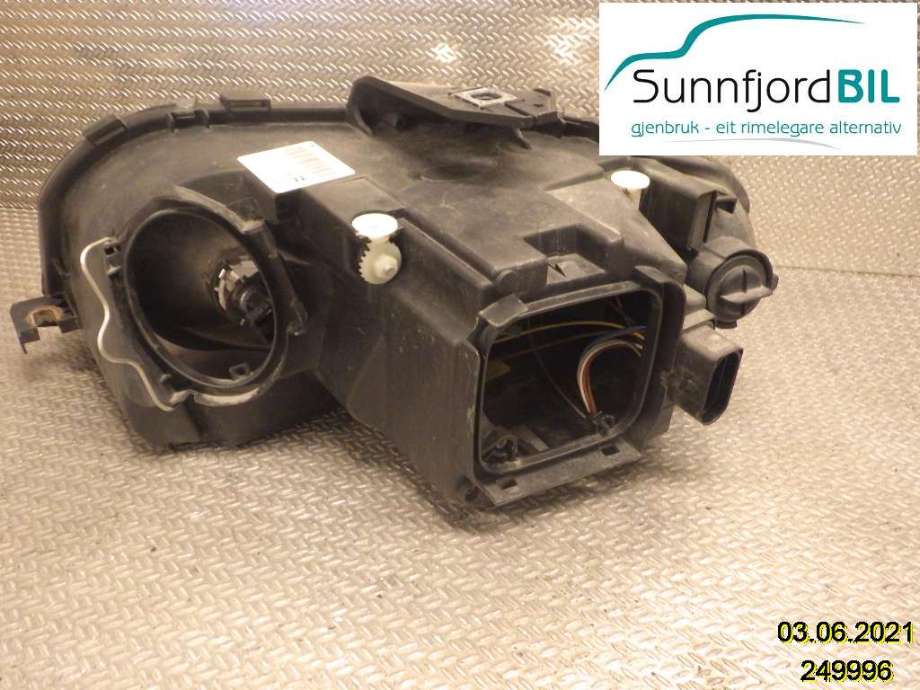 Frontlykt høyre halogen til Audi A3 2003-2008 (Type II, Fase 1)  (AUDI|8P0941004R|8P0941004K|)