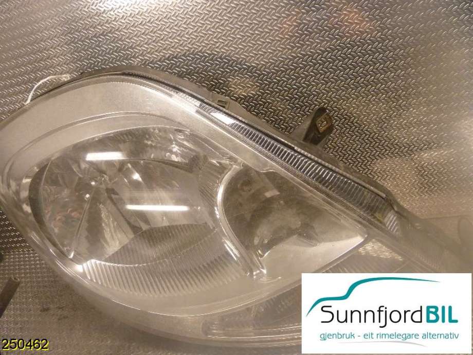 Frontlykt høyre halogen til Opel Vivaro A 2006-2014  (OPEL|91165720|93859830|)