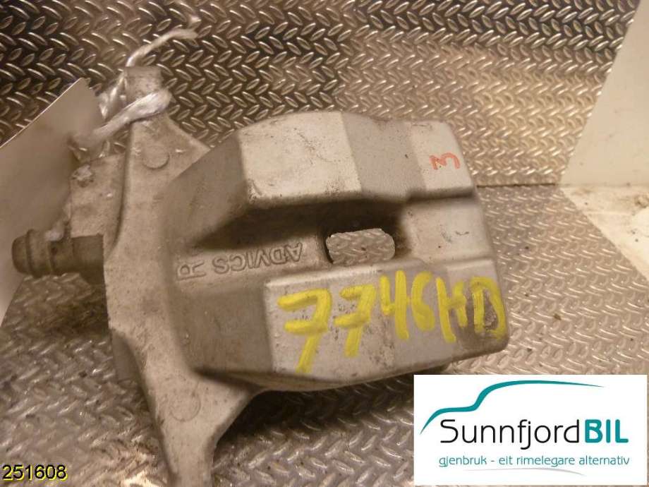 Bremsecaliper høyre bak til Toyota Prius +7 2012-2020 (Type III) (stasjonsvogn) (stasjonsvogn) (TOYOTA|)