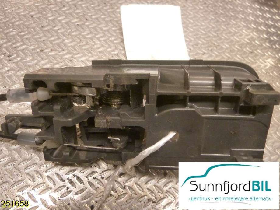 Dørhåndtak inv venst foran til Suzuki Swift, 2005-2010  (SUZUKI|)