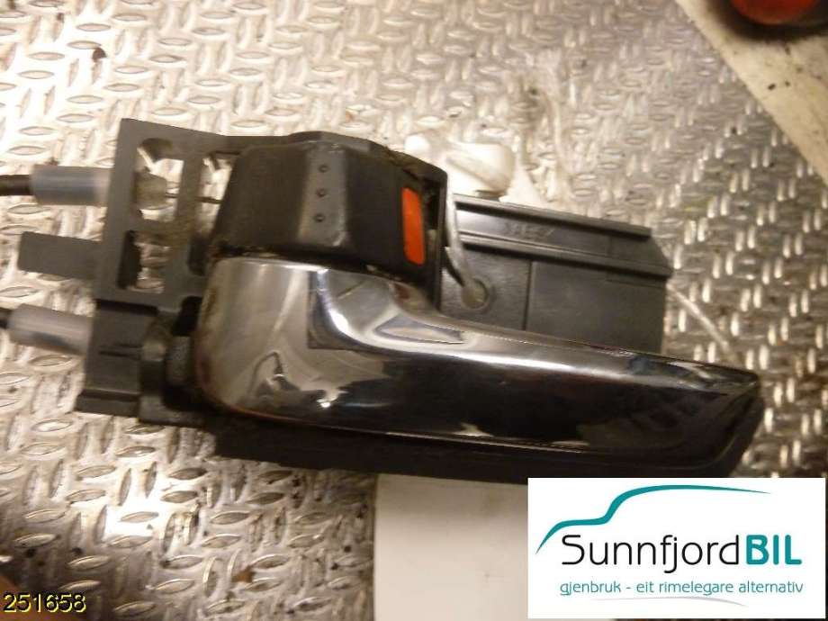 Dørhåndtak inv venst foran til Suzuki Swift 2005-2010  (SUZUKI|)