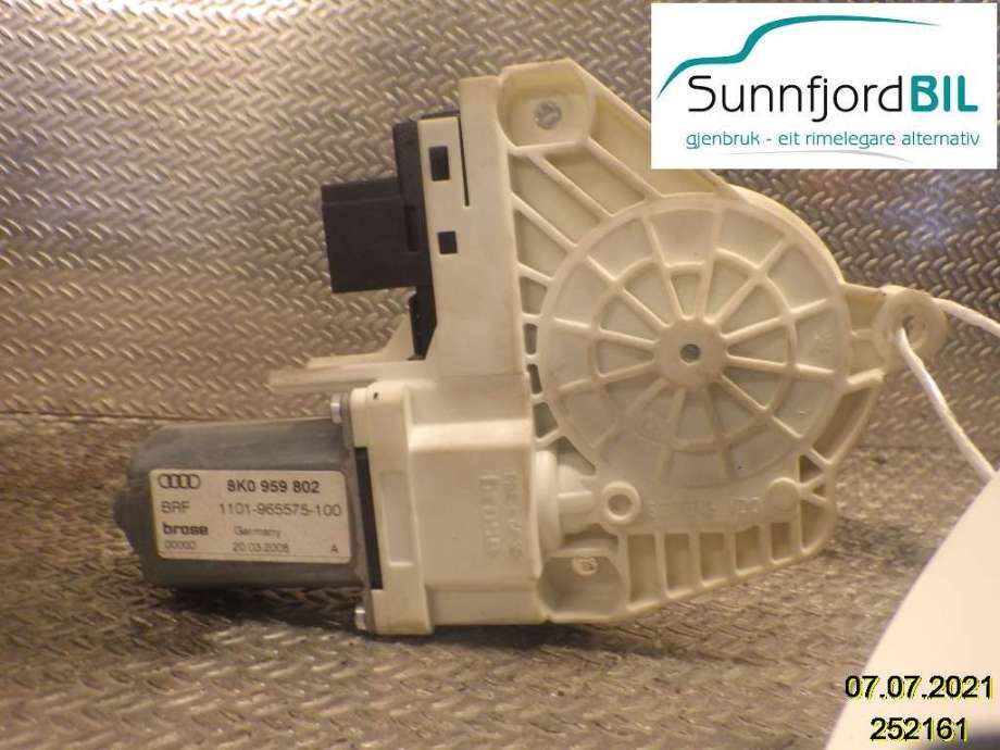 Ruteheis høyre til Audi A4 2007-2014 (Type IV) (B8) (B8) (AUDI|8K0959802|1101965575100|)