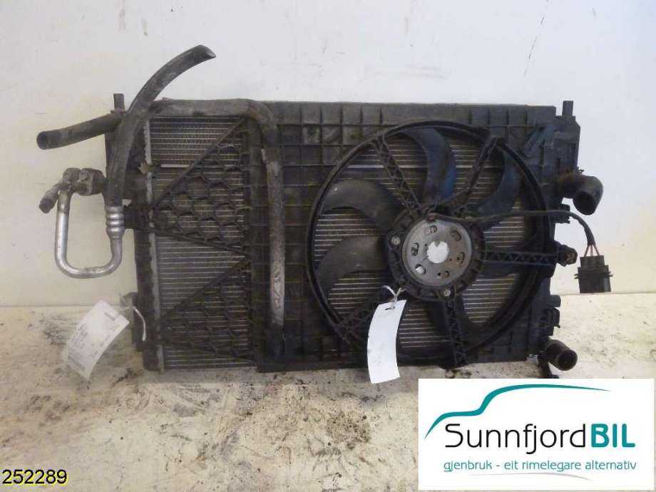 Radiator (manuell gir) til VW Polo 2009-2014 (Type V, Fase 1)  (VOLKSWAGEN|6R0145805H|6R0 121 253 A|)