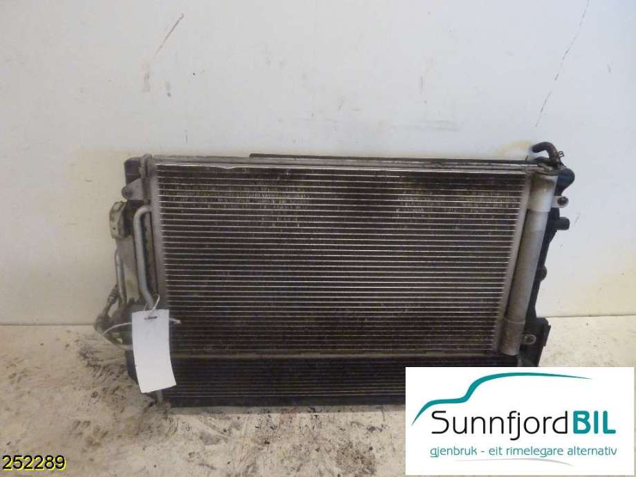 Radiator (manuell gir) til VW Polo 2009-2014 (Type V, Fase 1)  (VOLKSWAGEN|6R0145805H|6R0 121 253 A|)