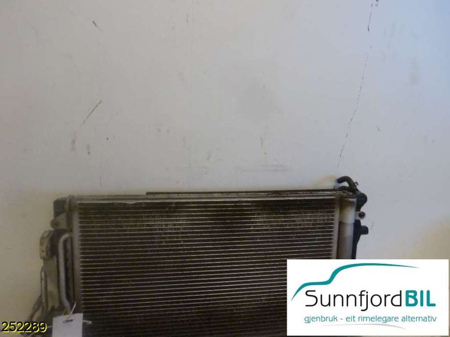 Radiator (manuell gir) til VW Polo 2009-2014 (Type V, Fase 1)  (VOLKSWAGEN|6R0145805H|6R0 121 253 A|)