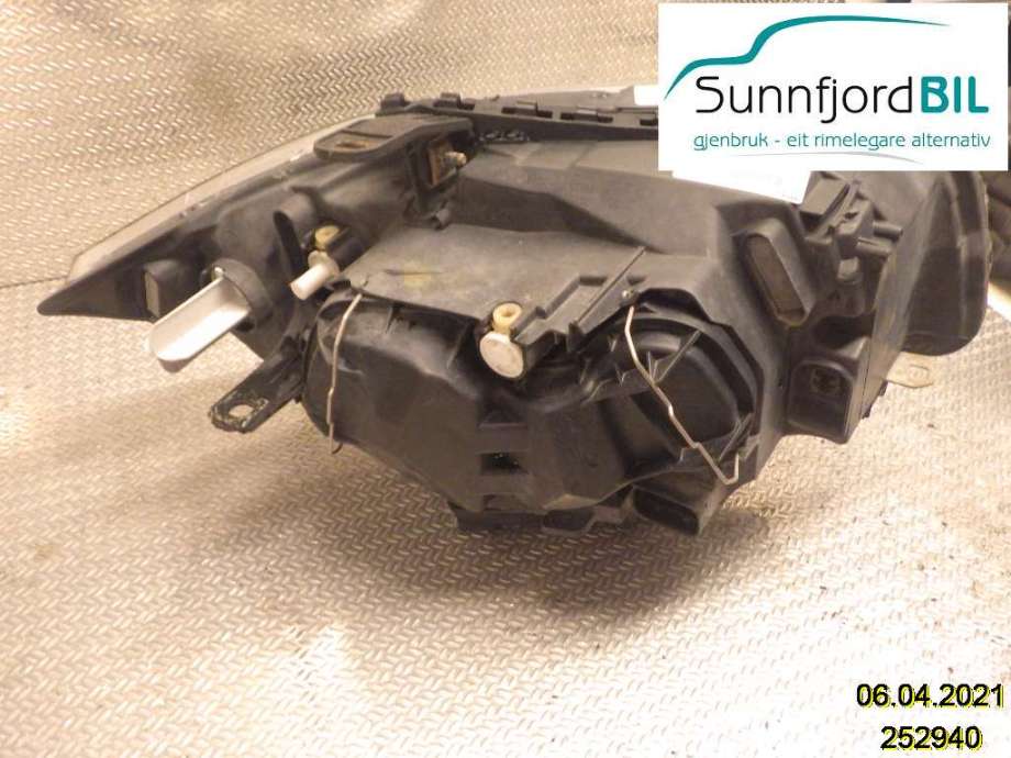 Frontlykt venstre xenon til BMW 1-Serie 2004-2011 (E81/E82/E87/E88) (E81/E82/E87/E88) (BMW|63 11 7 180 839|)