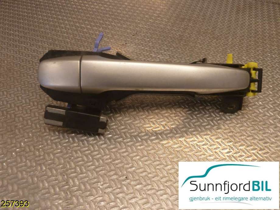 Dørhåndtak utv venstre bak til Toyota Prius +7, 2012-2020 (Type III) (stasjonsvogn) (stasjonsvogn) (TOYOTA|)