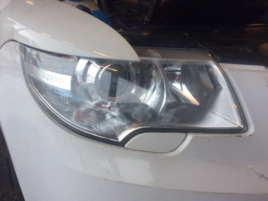 Frontlykt høyre halogen til Škoda Superb, 2008-2015 (Type II)  (SKODA|3T1 941 018 D)