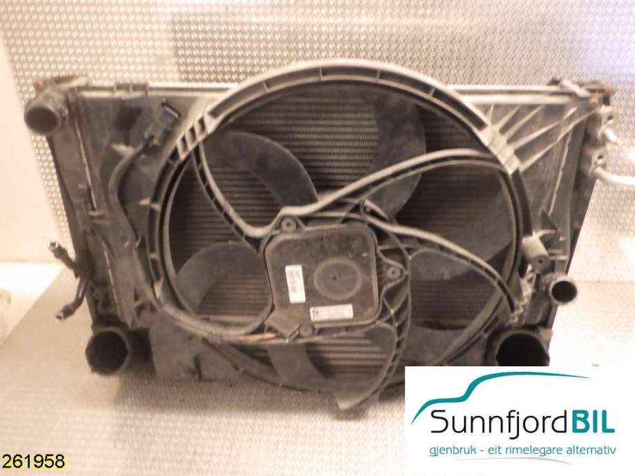 Radiator (manuell gir) til BMW X1 2009-2015 (E84) (E84) (BMW|1935262|17 11 7 788 903|)