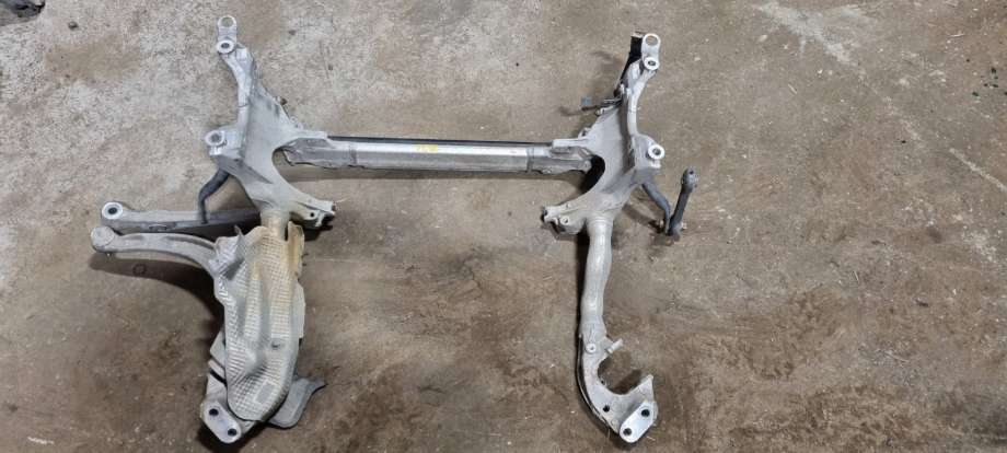 Travers foran hoved til Audi A4, 2007-2014 (Type IV) (B8) (B8) (AUDI|8K0 399 263 AF)