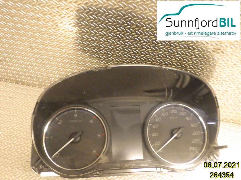 Instrumentpanel til Mitsubishi Outlander 2012-2015 (Type III, Fase 1)  (MITSUBISHI|8100B897|)