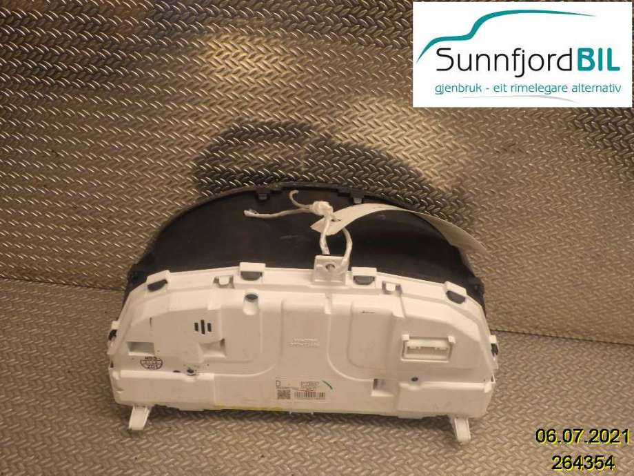 Instrumentpanel til Mitsubishi Outlander 2012-2015 (Type III, Fase 1)  (MITSUBISHI|8100B897|)
