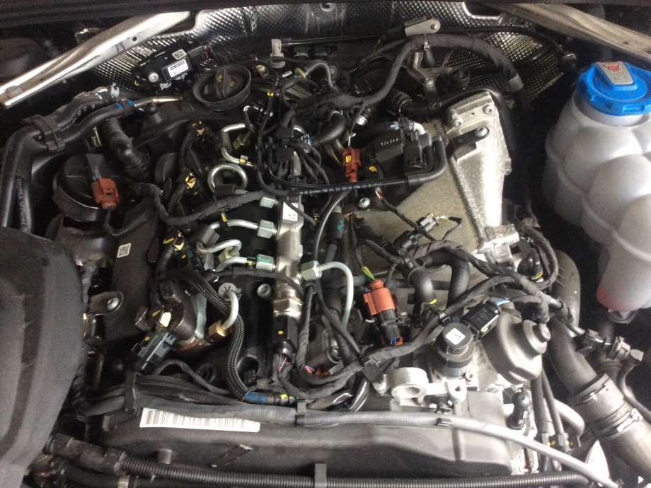 Motor diesel til Audi A4 2015-2019 (Type V, Fase 1) (B9) (B9) (AUDI|DEUA|04L100091S|)