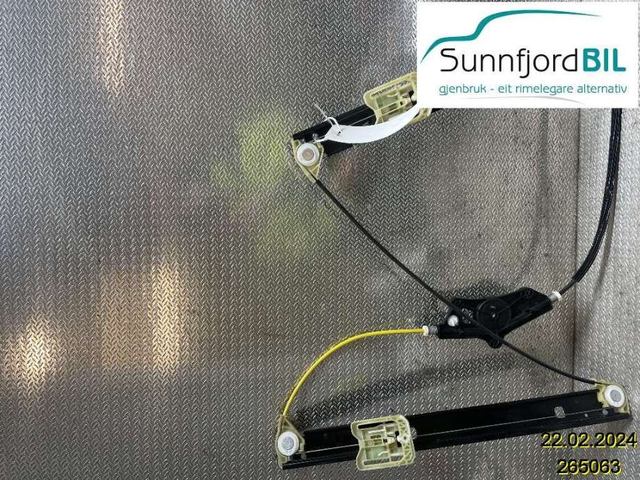 Ruteheis til Audi A4, 2015-2019 (Type V, Fase 1) (B9) (B9) (AUDI|8W0837462A)