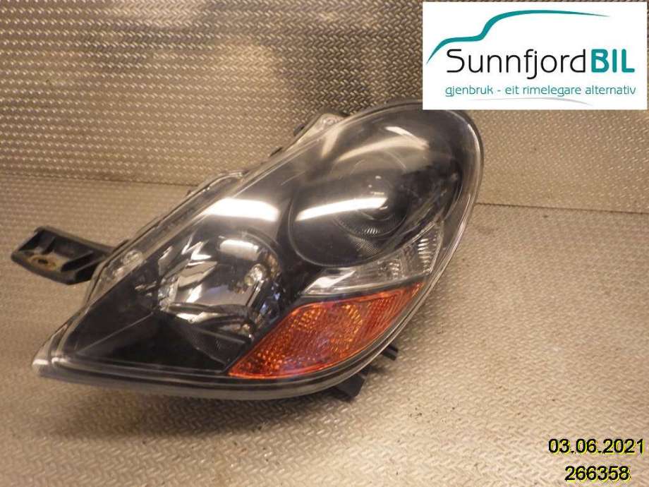 Frontlykt venstre halogen til Mitsubishi i-MiEV 2010-->>  (MITSUBISHI|8301B309|)