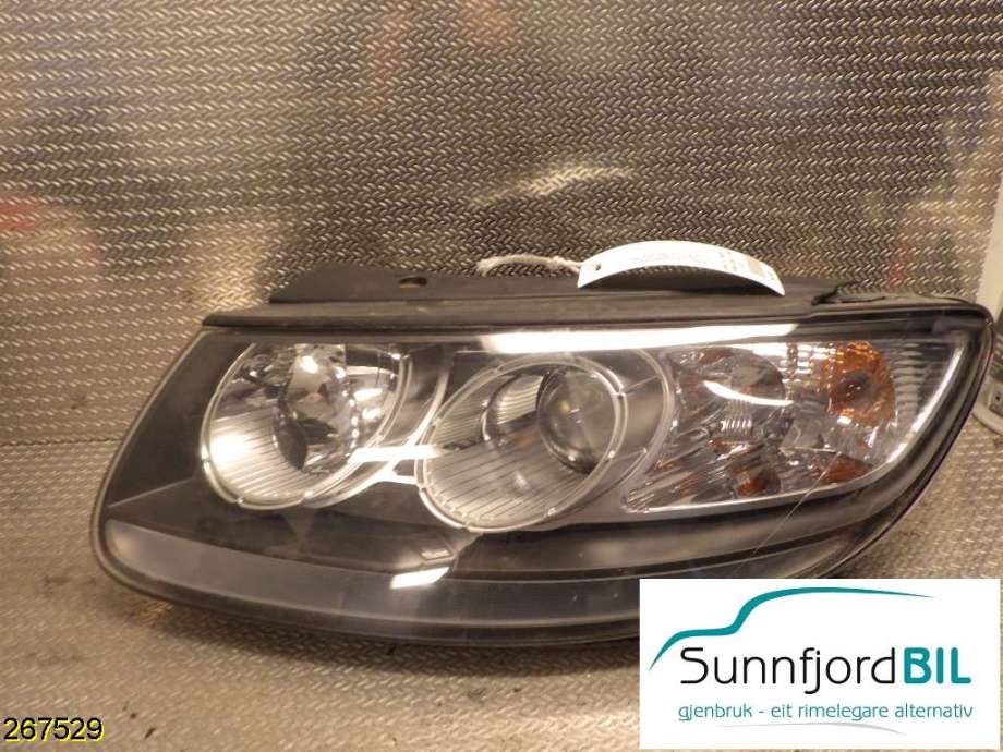 Frontlykt venstre halogen til Hyundai Santa Fe, 2006-2009 (Type II, Fase 1)  (HYUNDAI|921012B020)
