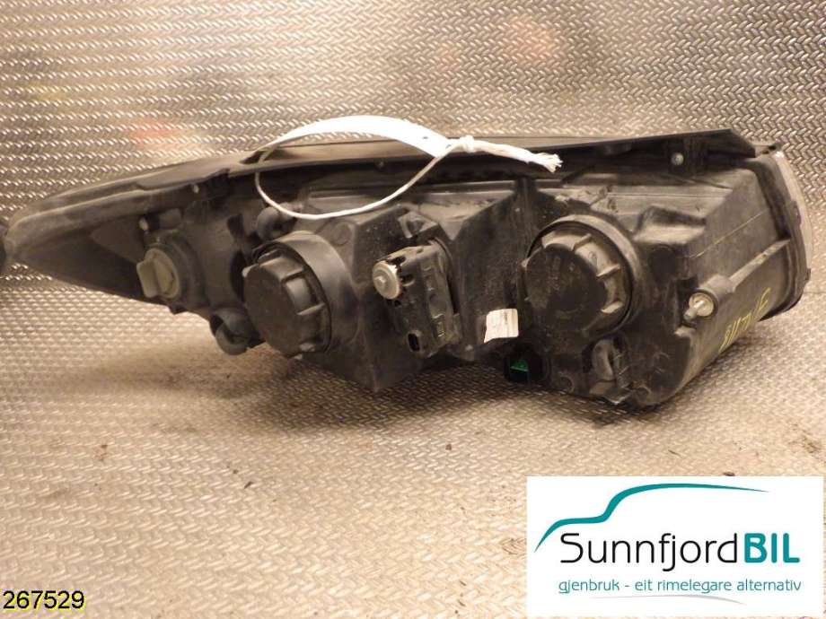 Frontlykt venstre halogen til Hyundai Santa Fe 2006-2009 (Type II, Fase 1)  (HYUNDAI|921012B020|)