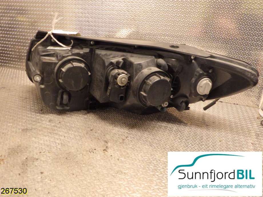 Frontlykt høyre halogen til Hyundai Santa Fe, 2006-2009 (Type II, Fase 1)  (HYUNDAI|921022B020)