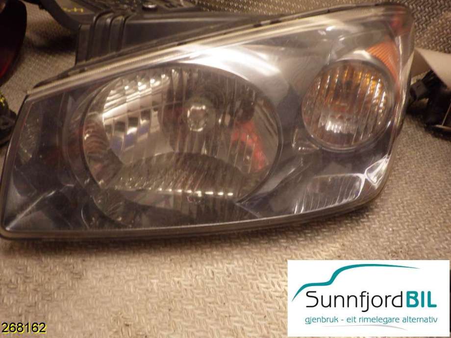 Frontlykt venstre halogen til Kia Cerato 2005-2007