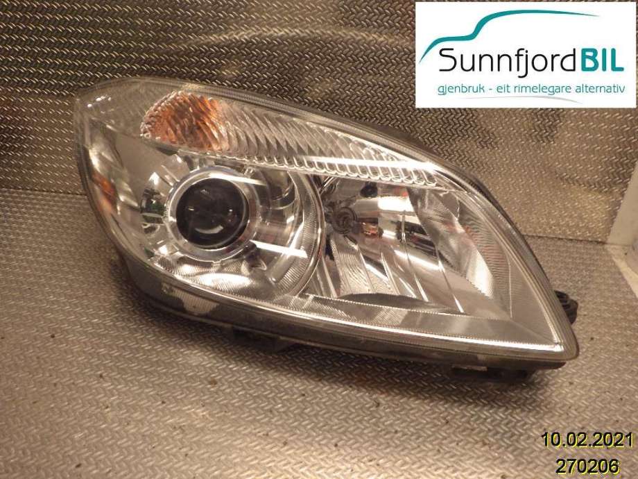 Frontlykt høyre halogen til Škoda Fabia 2010-2014 (Type II, Fase 2) (SKODA|5J1 941 018 D|)