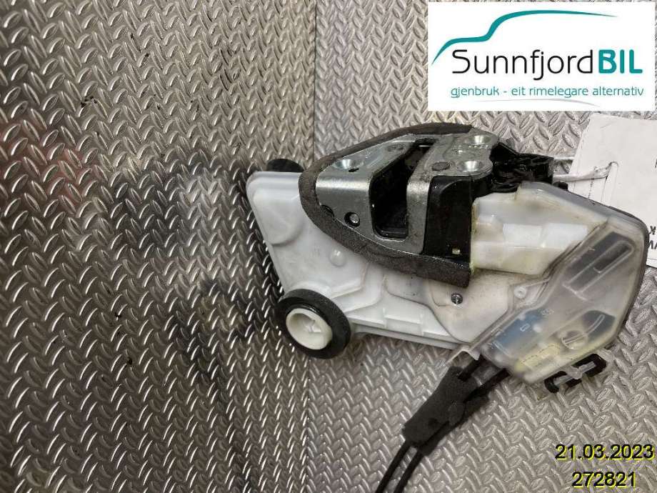 Låsekasse høyre til Toyota Prius +7 2012-2020 (Type III) (stasjonsvogn) (stasjonsvogn) (TOYOTA|6903062010|)