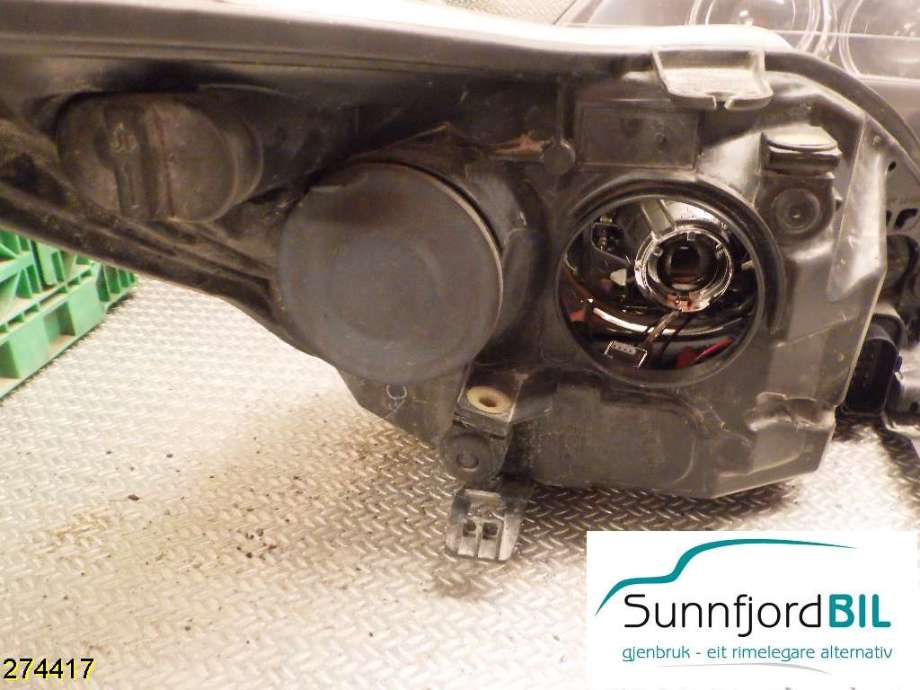 Frontlykt venstre xenon til Ford Focus 2004-2007 (Type II, Fase 1)  (8M5113DE155|)