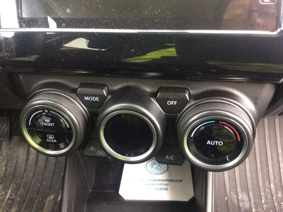 Varmeapparat betjening til Suzuki Swift, 2017-->>  (SUZUKI|3951052R00)