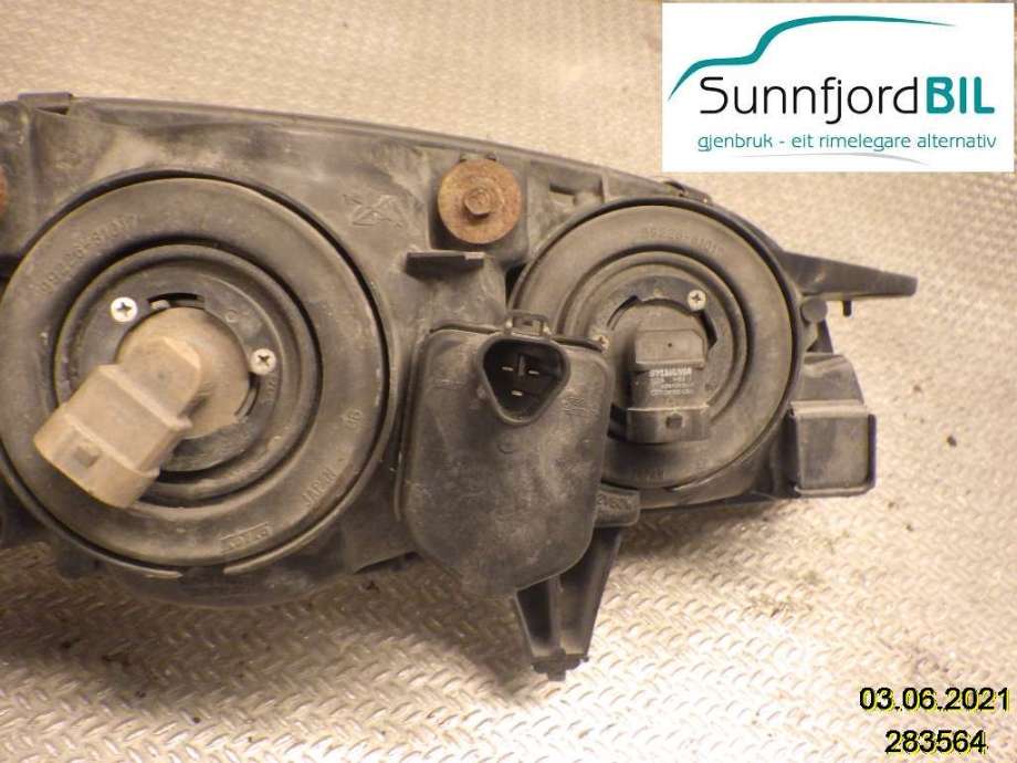 Frontlykt venstre halogen til Toyota Corolla 1997-2000 (Fase 1)  (811501E410|)