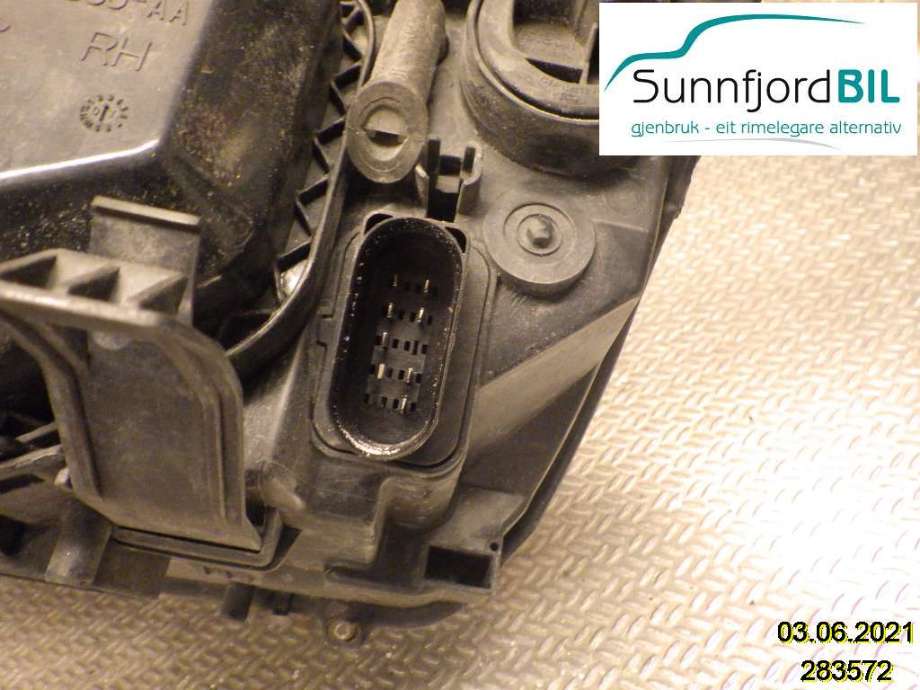 Frontlykt høyre halogen til Ford Focus 2004-2007 (Type II, Fase 1)  (FORD|4M5113W029AF|)