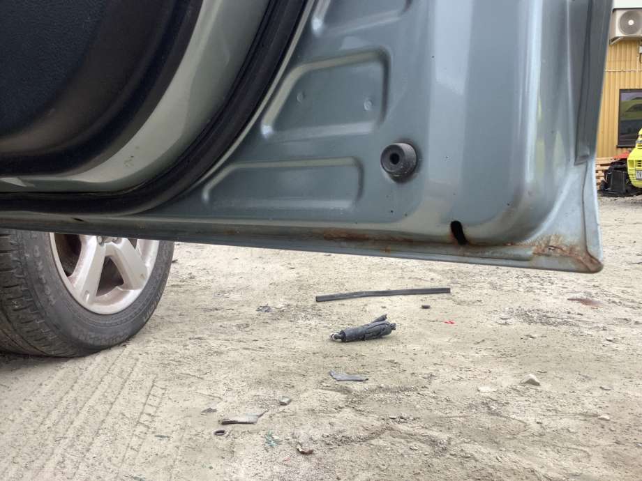 Dør høyre foran til Toyota RAV4, 2006-2009 (Type III, Fase 1)  (TOYOTA|)